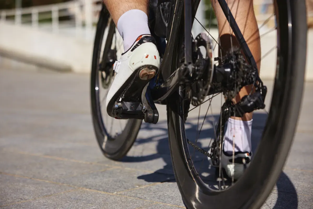 closeup-view-on-male-bicyclist-pedaling-riding-bik-